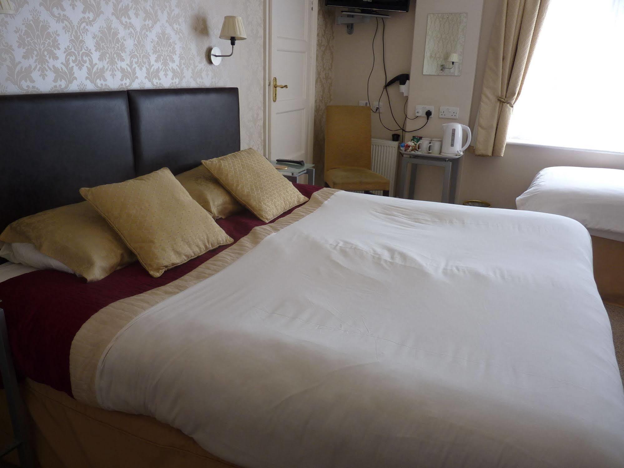 Newport Quay Bed & Breakfast Exterior photo