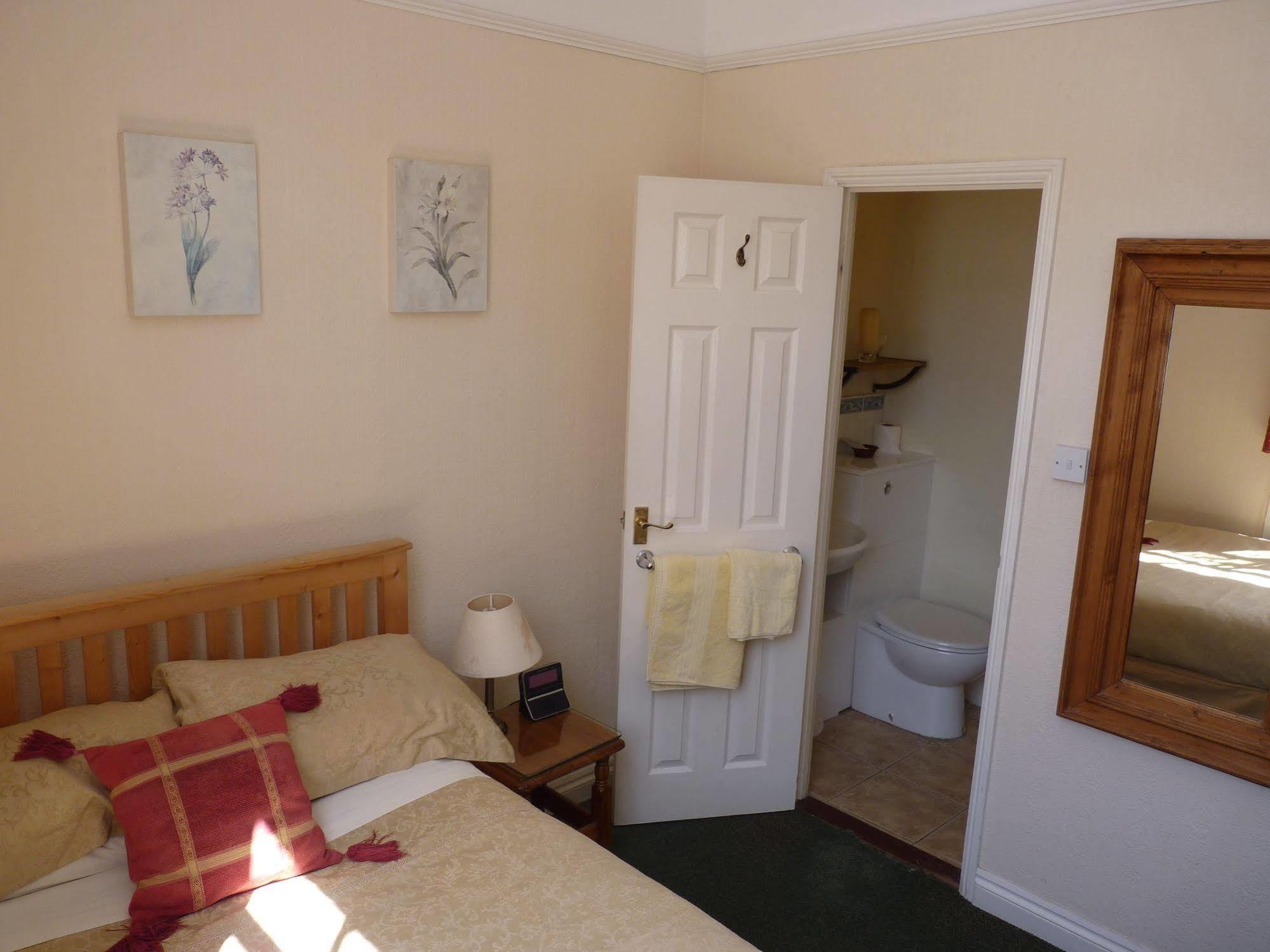Newport Quay Bed & Breakfast Exterior photo