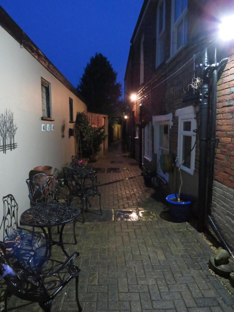 Newport Quay Bed & Breakfast Exterior photo